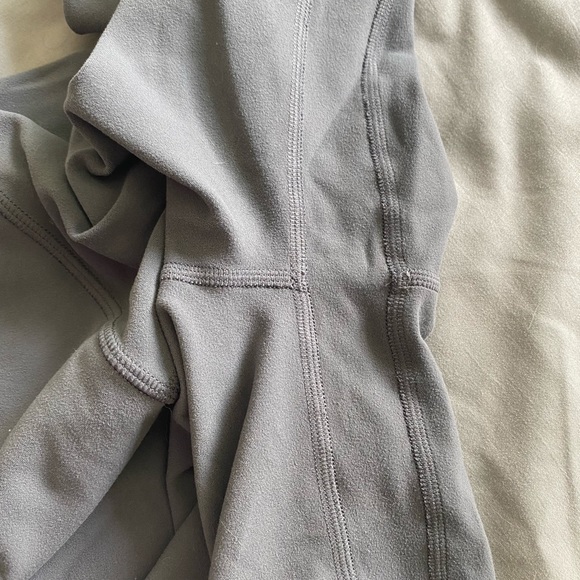 SOLD Lululemon 28” Align Leggings in Graphite Grey Size 4 - Picture 5 of 5